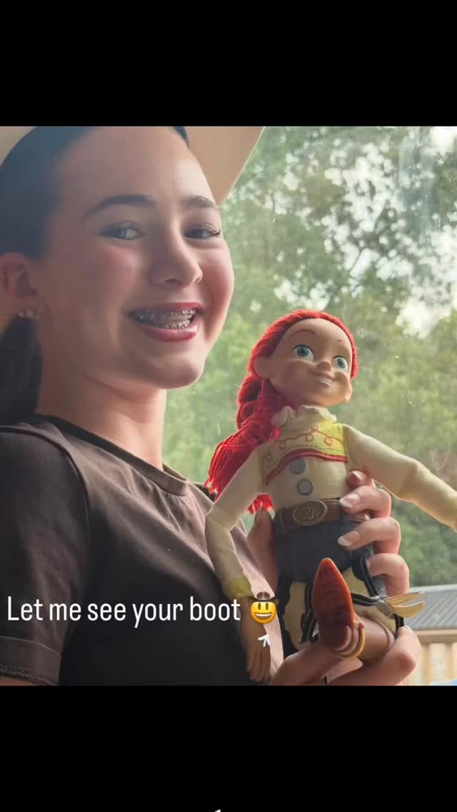 When you girl understood the assignment. #iknewitiknewyou #showmeyourboot #letmeseeyourboot #jesse #toystory @skyelight_1313 @taylorswift