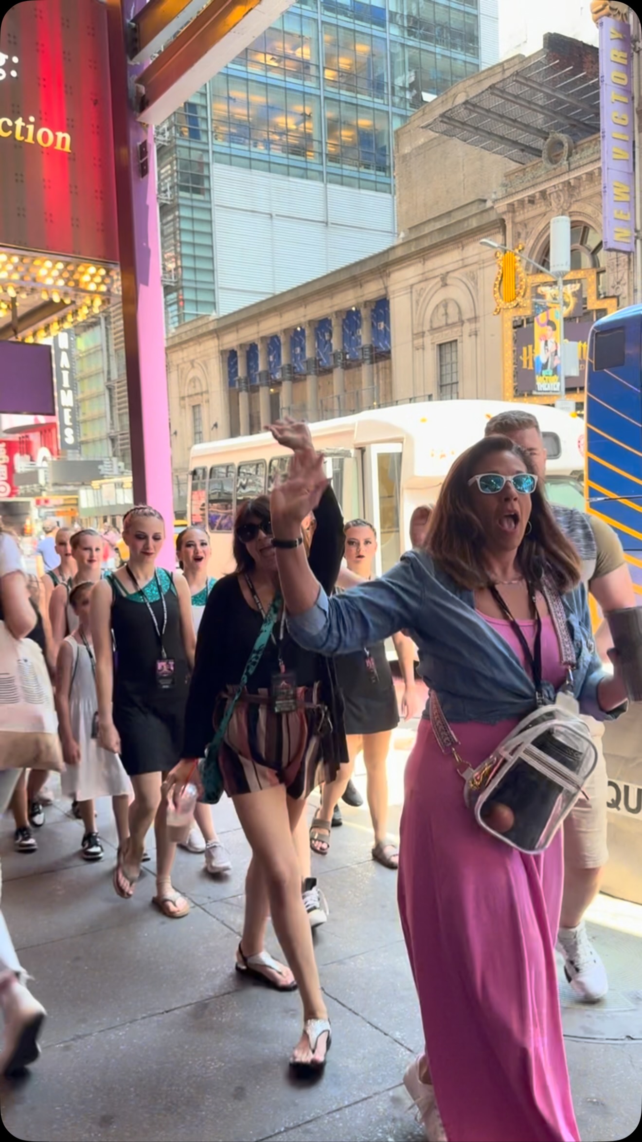 @strikeitupac is taking over NYC! 🗽👯‍♀️🩰

@onstagedancewearny @dancetheworldevents
